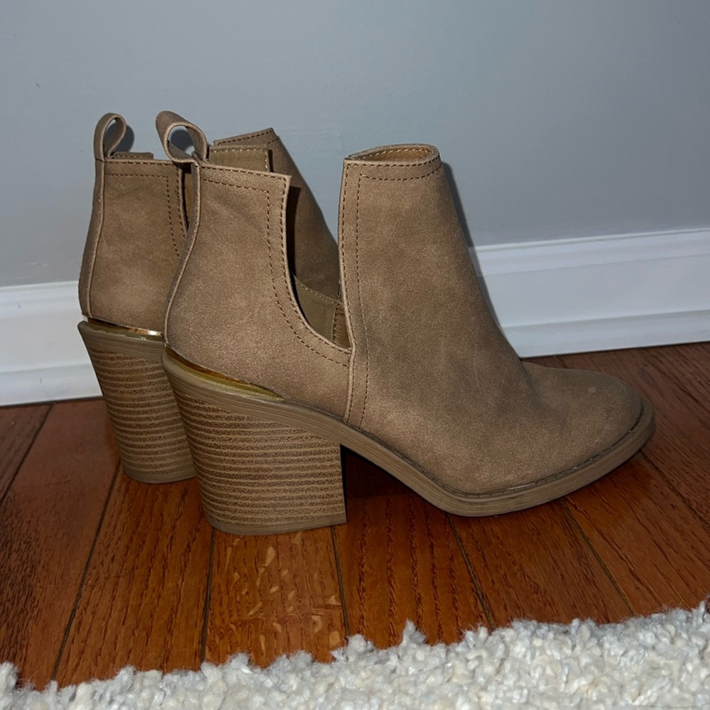 Heeled booties